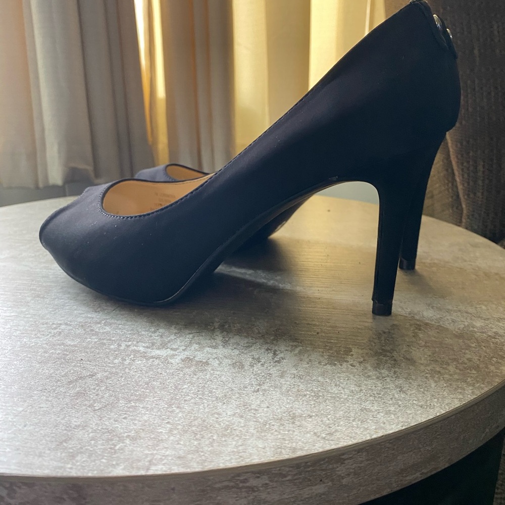 Women’s black Liz Claiborne heels